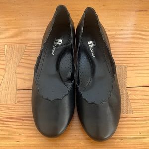 Browns Scalloped Edge Black Flats